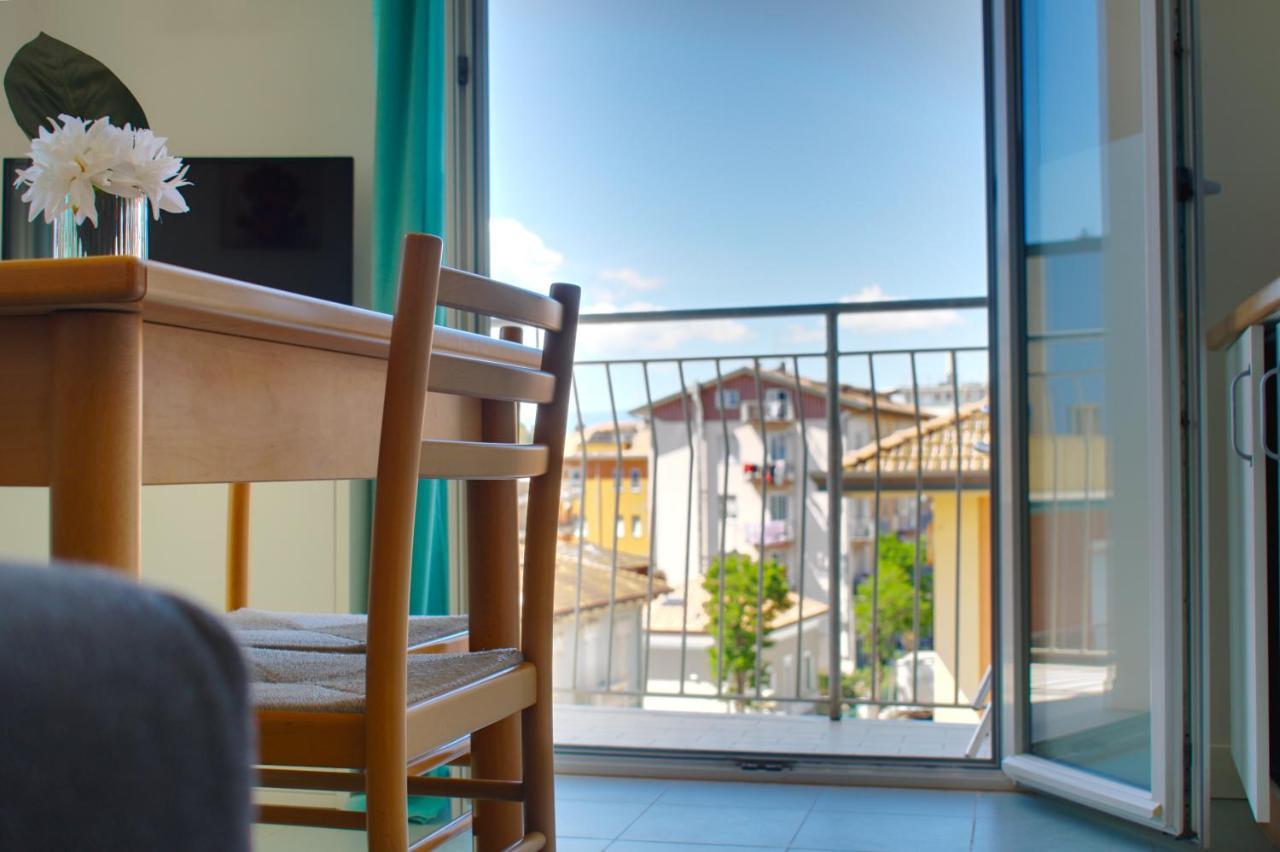 Sun Beach Residence Римини Экстерьер фото