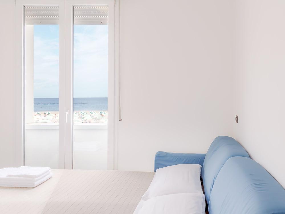 Sun Beach Residence Римини Экстерьер фото