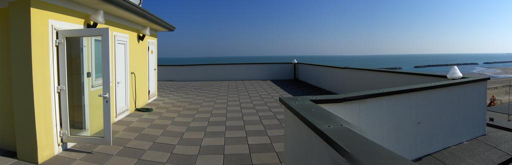Sun Beach Residence Римини Экстерьер фото