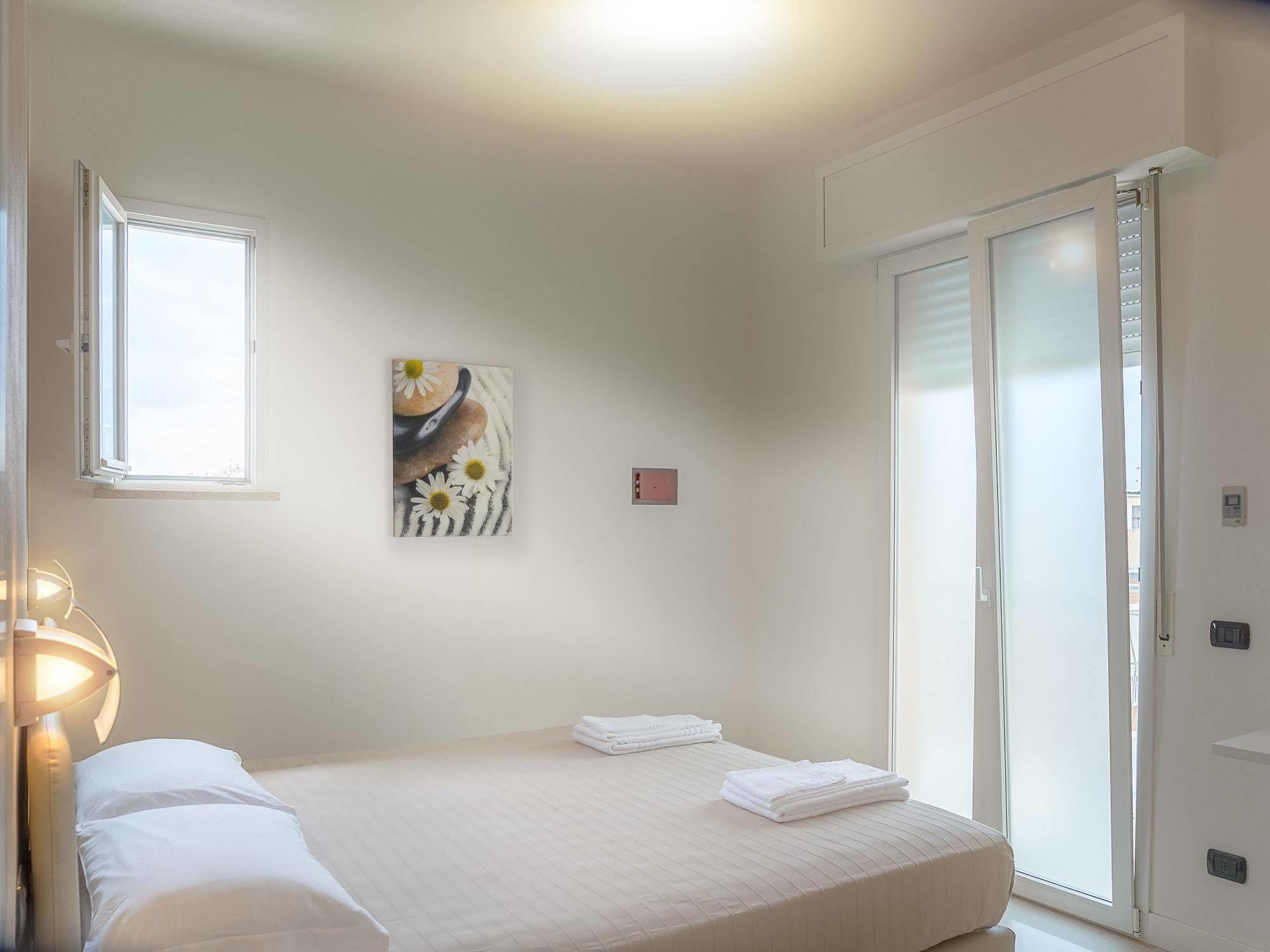 Sun Beach Residence Римини Экстерьер фото