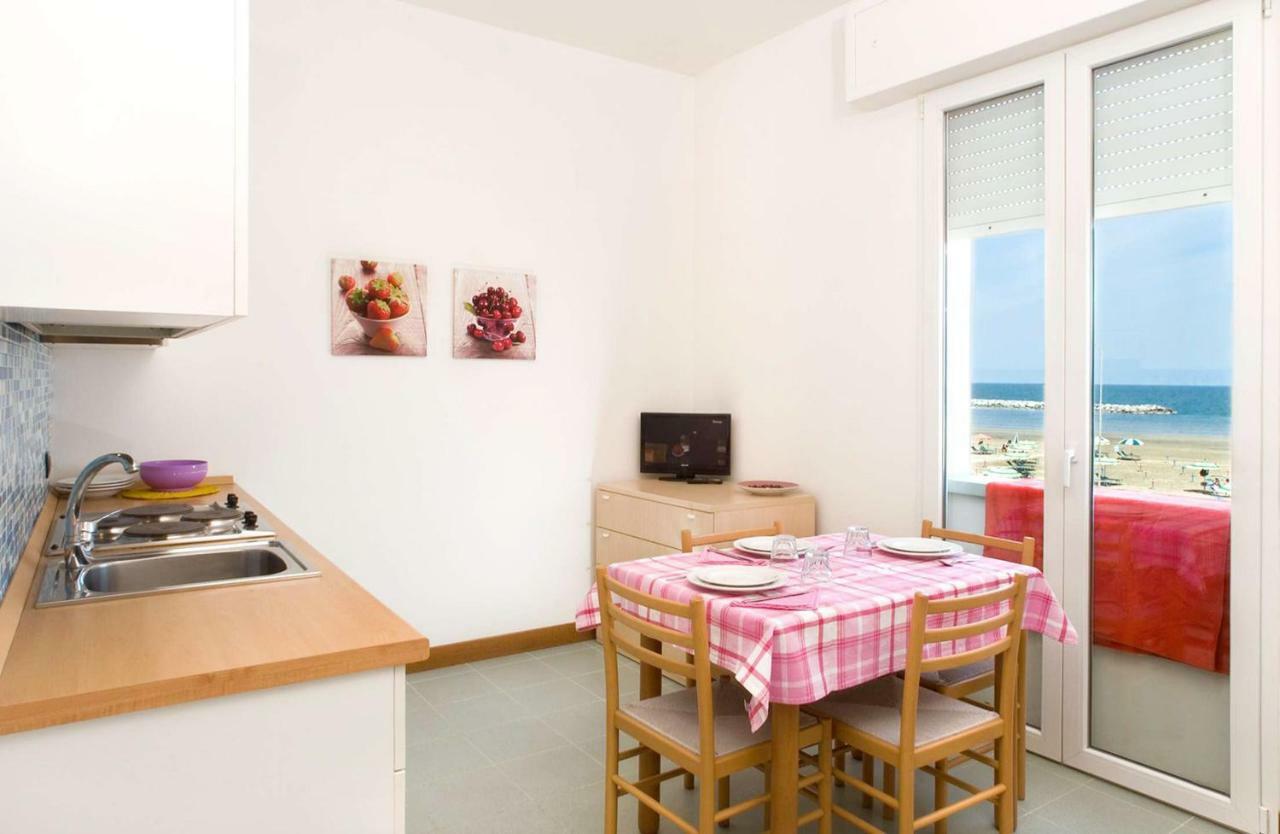 Sun Beach Residence Римини Экстерьер фото