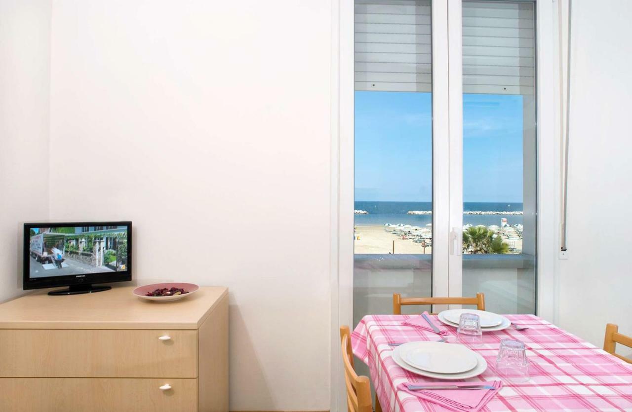 Sun Beach Residence Римини Экстерьер фото