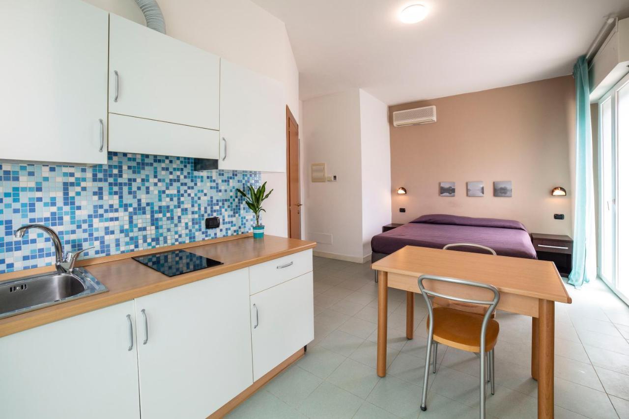 Sun Beach Residence Римини Экстерьер фото