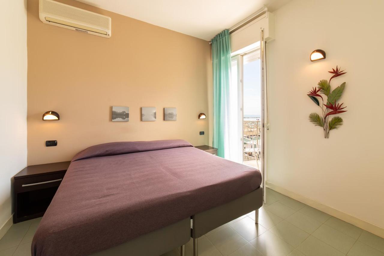 Sun Beach Residence Римини Экстерьер фото