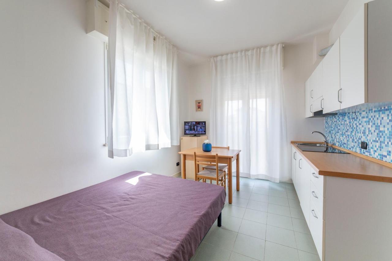 Sun Beach Residence Римини Экстерьер фото