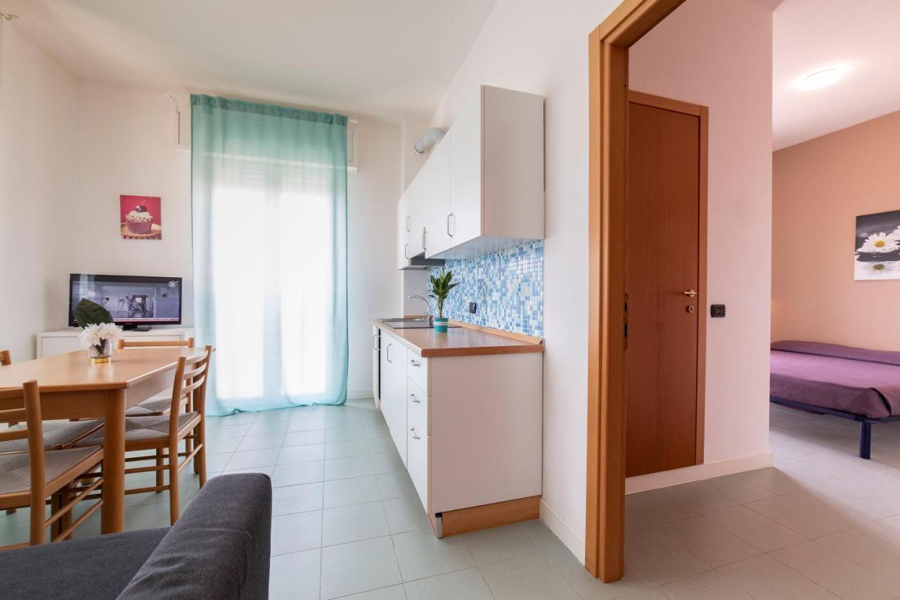 Sun Beach Residence Римини Экстерьер фото