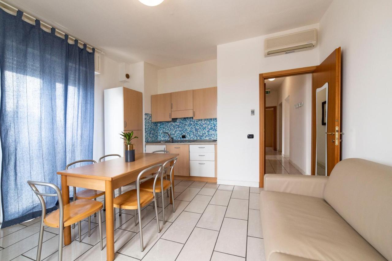 Sun Beach Residence Римини Экстерьер фото